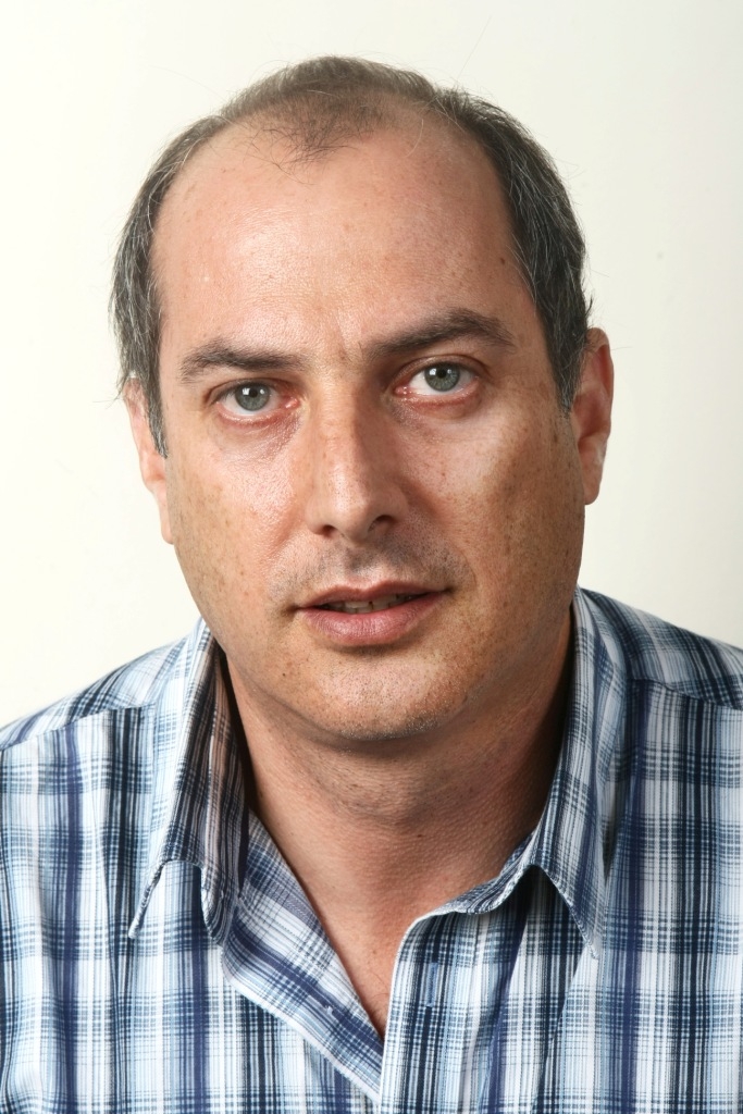 Dr. Ari Lauden Profile